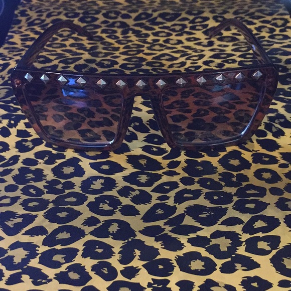 Studded sunglasses - Picture 2 of 3